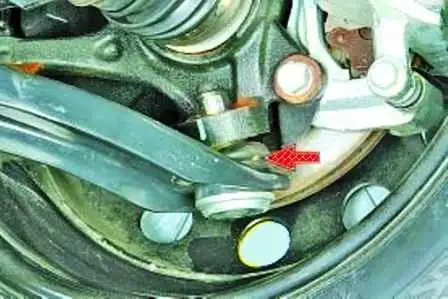 Checking the front suspension of the Hyundai Solaris