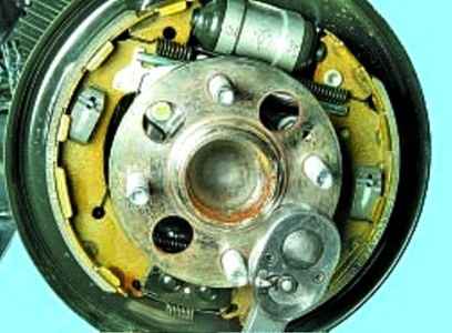 How to replace a Hyundai Solaris rear wheel hub