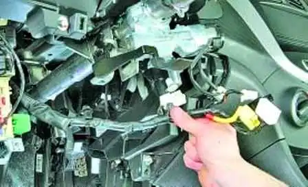 Как снять рулевую колонку Hyundai Solaris