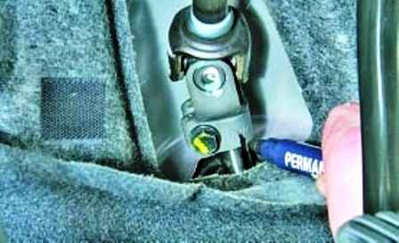 How to remove the Hyundai Solaris steering column