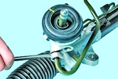 How to remove and install Hyundai Solaris steering gear