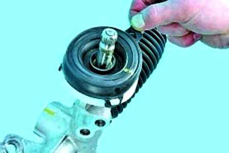 How to remove and install Hyundai Solaris steering gear