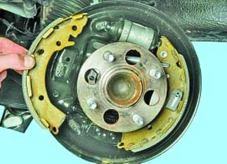 Repair of the brakes of the rear wheels of the Hyundai Solaris