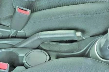 Reparación y ajuste del freno de mano de Hyundai Solaris