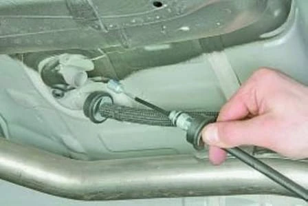 Reparación y ajuste del freno de mano de Hyundai Solaris