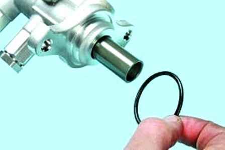 How to replace a Hyundai Solaris brake master cylinder