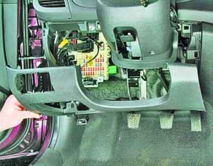 Cómo revisar y reemplazar el amplificador de vacío Hyundai Solaris