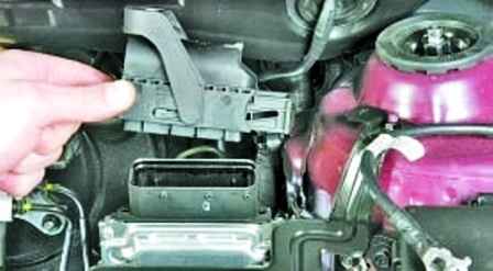 How to remove the Hyundai Solaris manual transmission