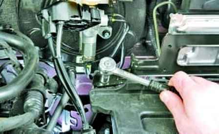 Как снять механическую коробку передач автомобиля Hyundai Solaris