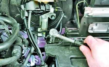 How to remove the Hyundai Solaris manual transmission