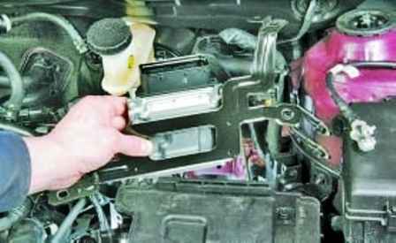 How to remove the Hyundai Solaris manual transmission