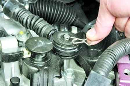 How to remove the Hyundai Solaris manual transmission