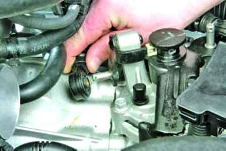 How to remove the Hyundai Solaris manual transmission