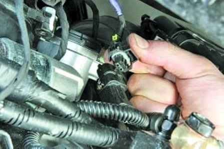 How to remove the Hyundai Solaris manual transmission