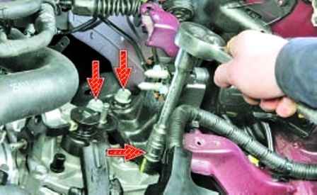 How to remove the Hyundai Solaris manual transmission