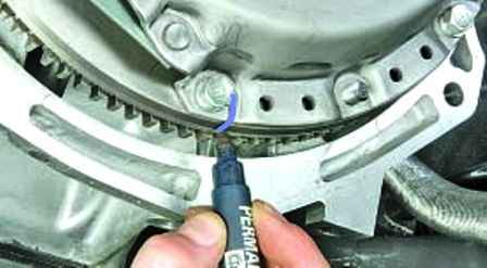 Removing and installing Hyundai Solaris clutch discs