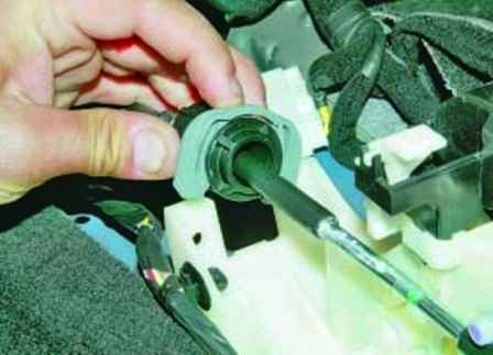 Removing the cable and backstage of automatic transmission of Hyundai Solaris