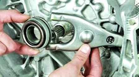 Replacing the Hyundai Solaris clutch actuator