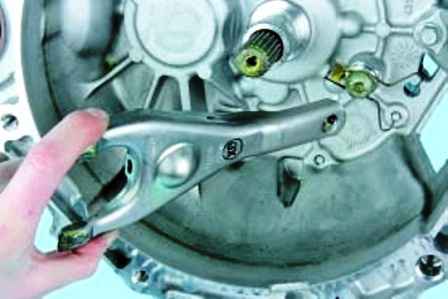 Replacing the Hyundai Solaris clutch drive