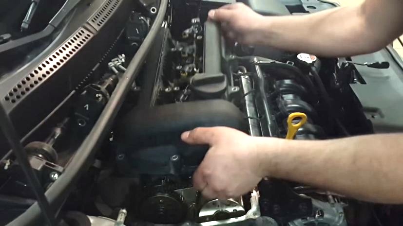 Checking and adjusting the valve clearances of the Hyundai Solaris engine
