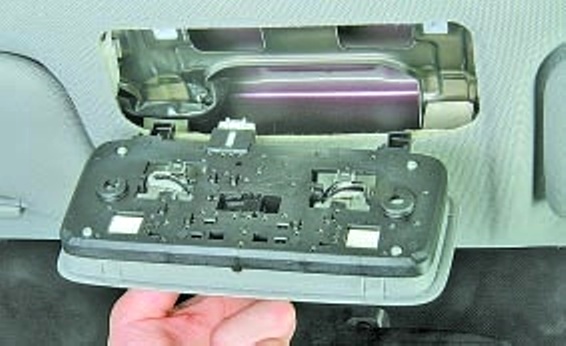 Замена плафона индивидуального освещения Hyundai Solaris