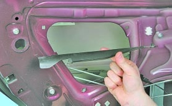 Hyundai Solaris rear side door disassembly and removal