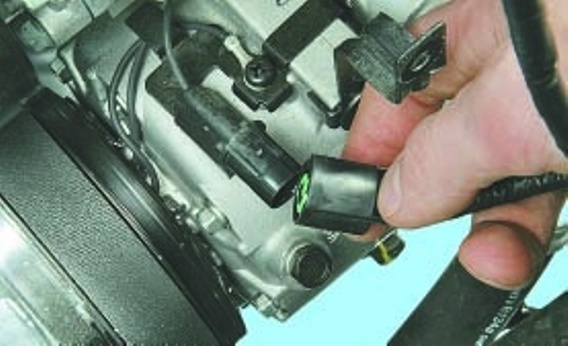 Снятие и установка компрессора кондиционера Мазда 6