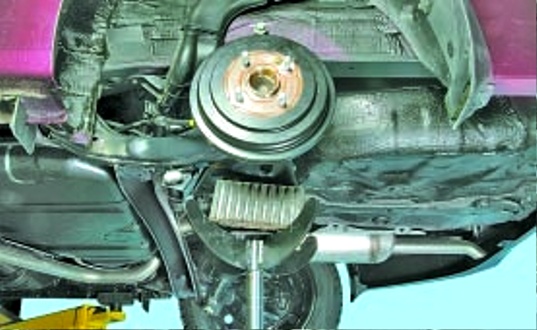 Замена амортизаторов и пружин задней подвески Hyundai Solaris