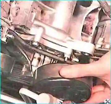 Как заменить водяной насос 2AZ-FE автомобиля