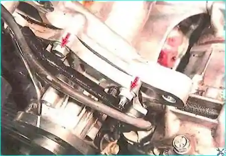 Как заменить водяной насос 2AZ-FE автомобиля