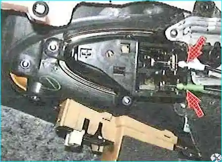 Разборка и сборка задней двери Тойота Камри Разборка и сборка задней двери