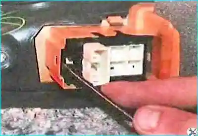 Разборка и сборка задней двери Тойота Камри Разборка и сборка задней двери