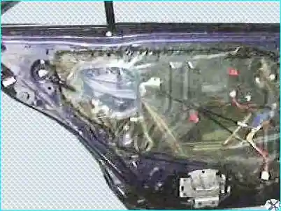 Разборка и сборка задней двери Тойота Камри Разборка и сборка задней двери