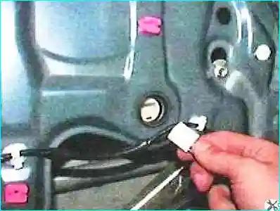 Разборка и сборка задней двери Тойота Камри Разборка и сборка задней двери