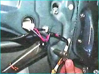 Разборка и сборка задней двери Тойота Камри Разборка и сборка задней двери