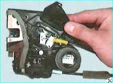 Разборка и сборка задней двери Тойота Камри Разборка и сборка задней двери