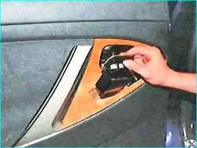 Разборка и сборка задней двери Тойота Камри Разборка и сборка задней двери