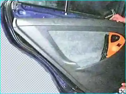 Разборка и сборка задней двери Тойота Камри Разборка и сборка задней двери