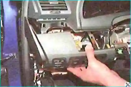 Как снять и установить рулевую колонку автомобиля