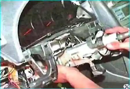 Как снять и установить рулевую колонку автомобиля