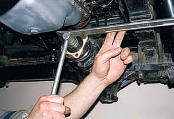 Replacing the UAZ final drive gear seal