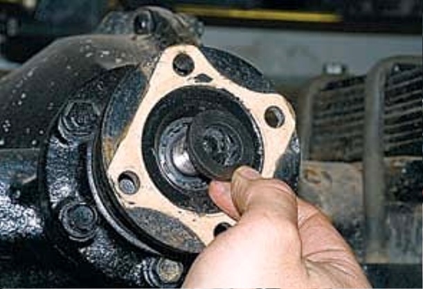Replacing the oil seal of the main drive gear transmission UAZ