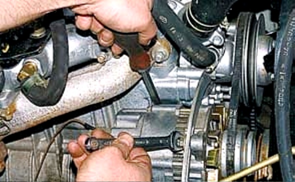 Как заменить ремень привода агрегатов УАЗ-3151, -31512, -31514, -31519