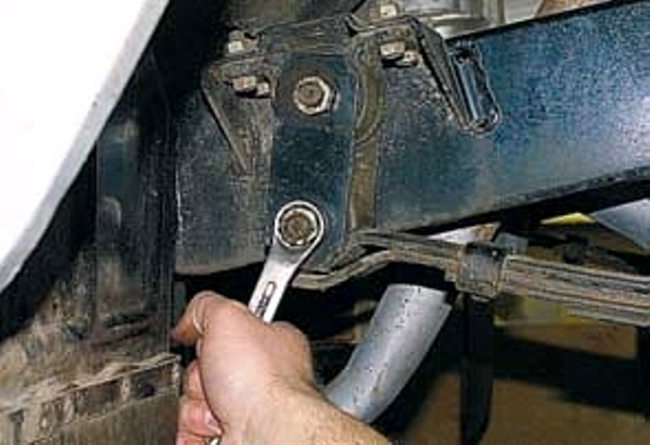 Как отремонтировать переднюю подвеску автомобиля УАЗ-3151, -31512, -31514, -31519