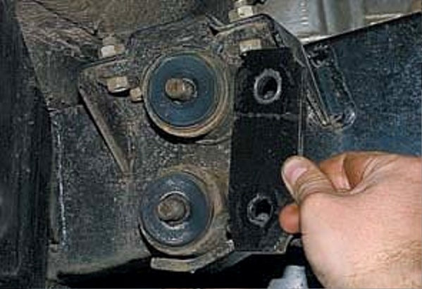 Как отремонтировать переднюю подвеску автомобиля УАЗ-3151, -31512, -31514, -31519