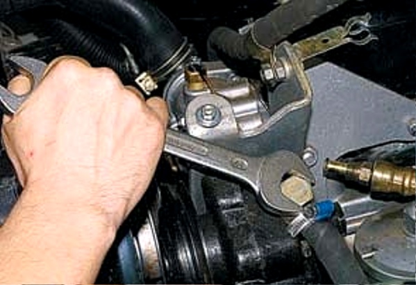 Как снять насос гидроусилителя руля автомобиля УАЗ-3151, -31512, -31514, -31519