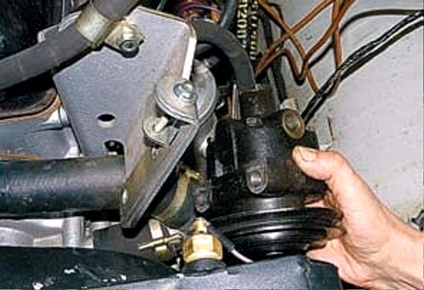 Как снять насос гидроусилителя руля автомобиля УАЗ-3151, -31512, -31514, -31519