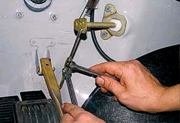 Регулювання заслінок карбюратора автомобіля УАЗ-3151, -31512, -31514, -31519