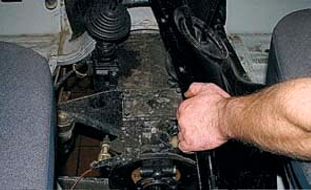 Ремонт стояночного тормоза автомобиля УАЗ-3151, -31512, -31514, -31519