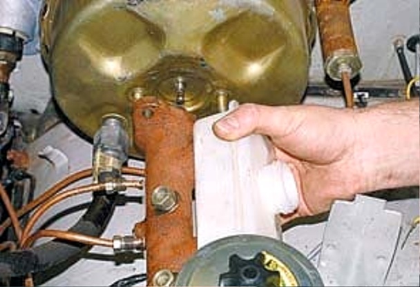 Как заменить главный цилиндр тормозов УАЗ-3151, -31512, -31514, -31519